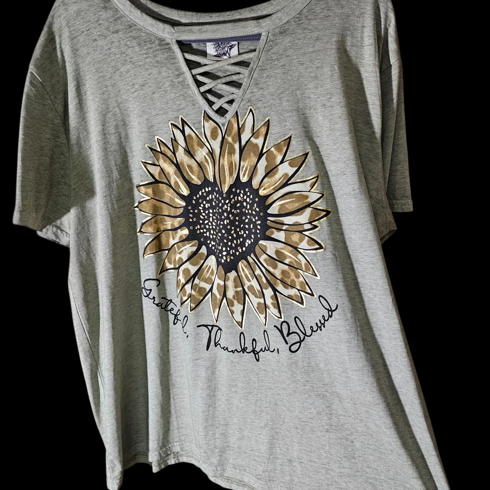 Green Sunflower Graphic Women's Tee - Picture 1 of 3
